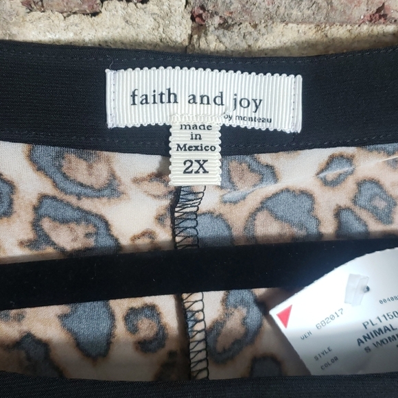 Faith and Joy ladies animal print sleeveless blous - Picture 4 of 6